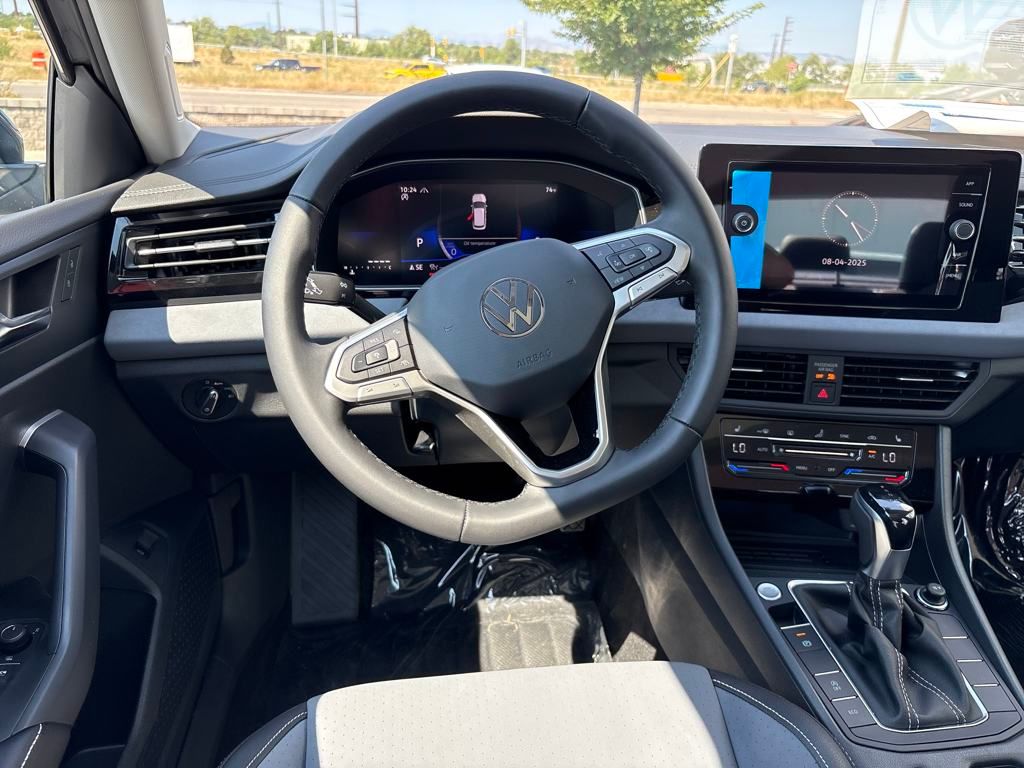 2025 Volkswagen Jetta 1.5T SE photo 13