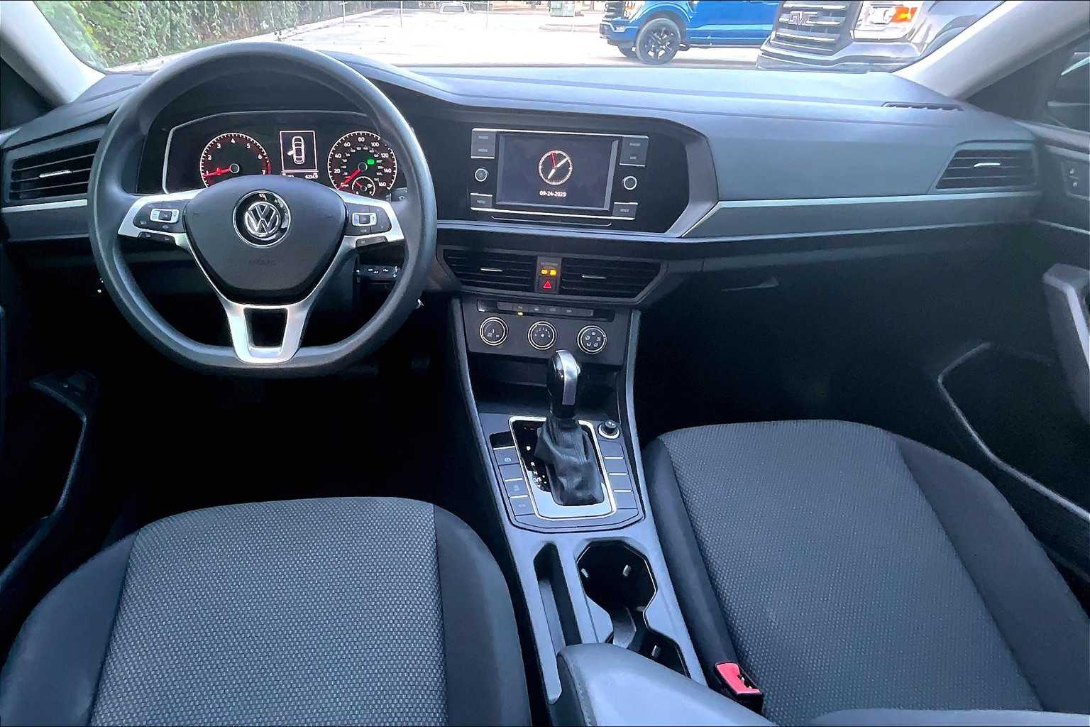 2021 Volkswagen Jetta SE R-Line photo 6