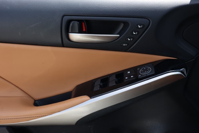2020 Lexus IS 300 photo 22