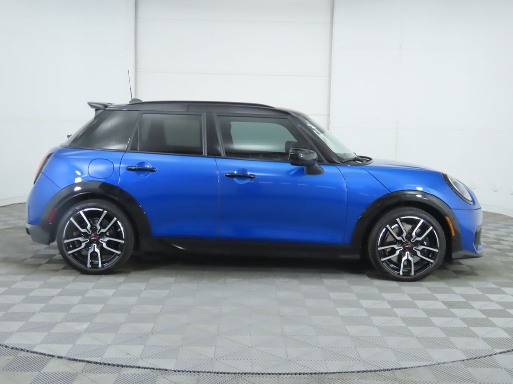 2026 Mini Cooper 4 Door Hardtop S Iconic photo 2