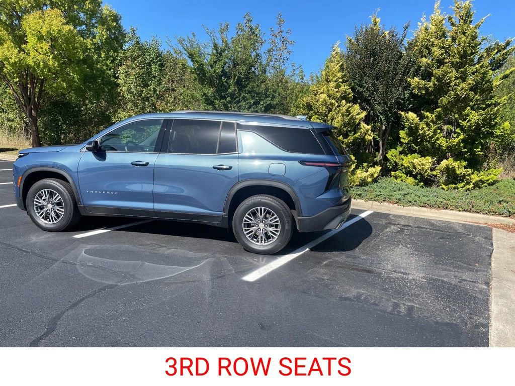 2025 Chevrolet Traverse photo 4