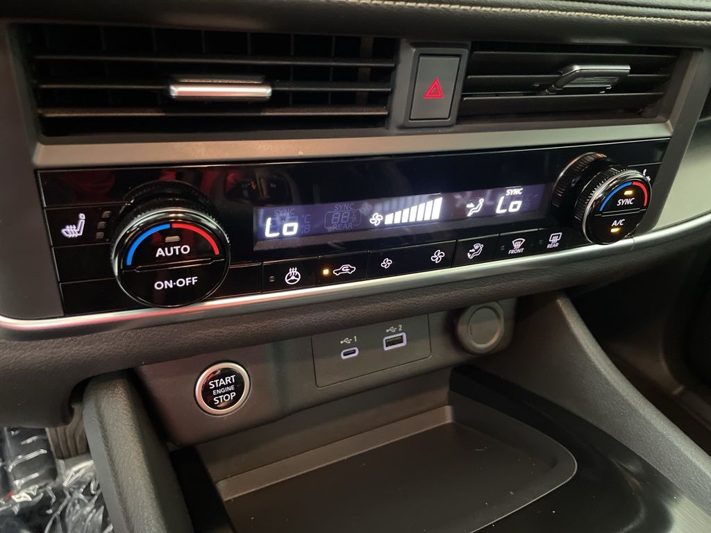 2023 Nissan Rogue SV photo 29