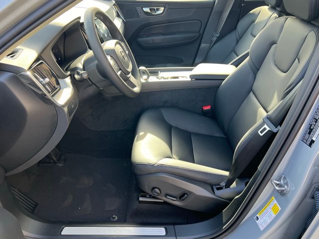 2025 Volvo XC60 B5 Core photo 18