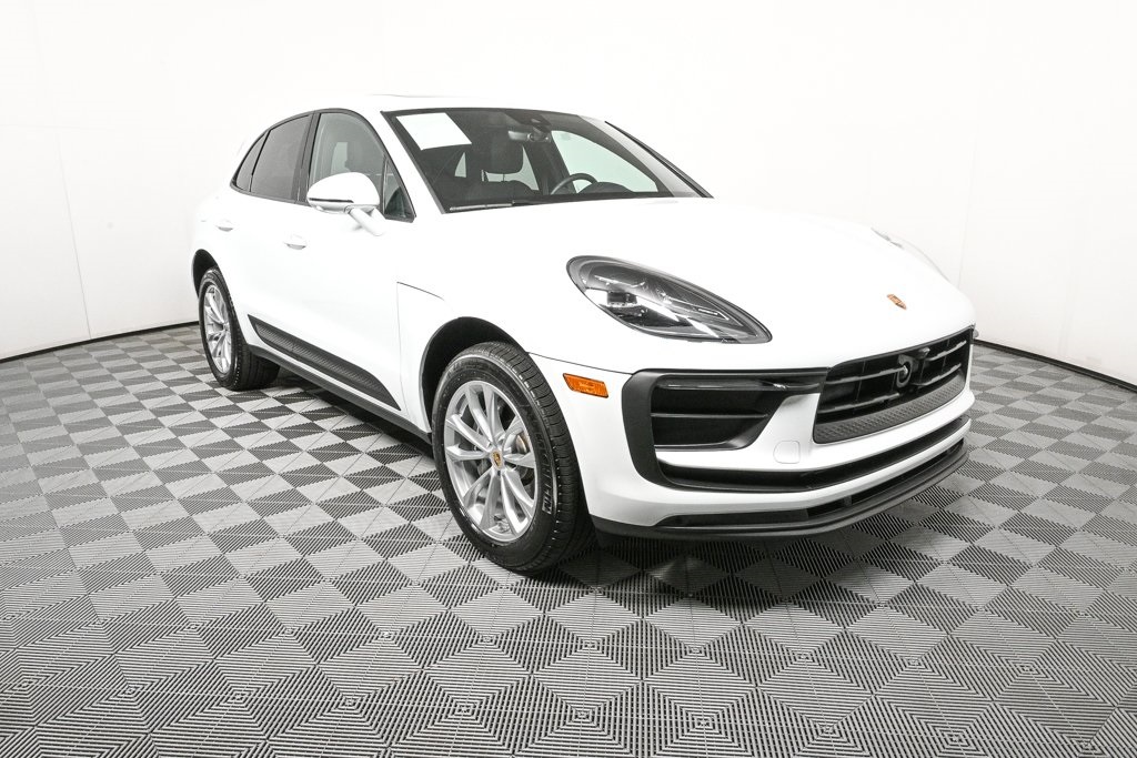 2025 Porsche Macan T photo 26