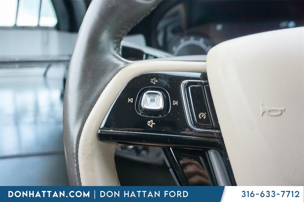 2022 Lincoln Corsair Standard photo 8