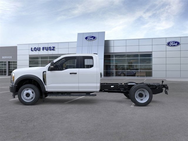2025 Ford F-550 photo 3