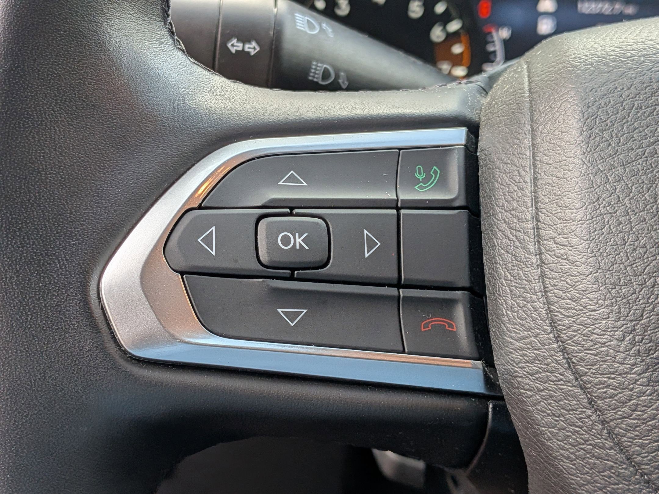 2022 Jeep Compass Latitude Lux photo 16