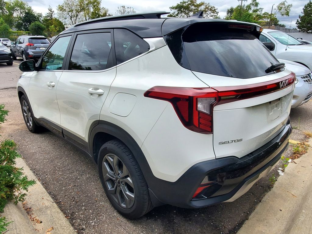 2024 Kia Seltos S photo 3
