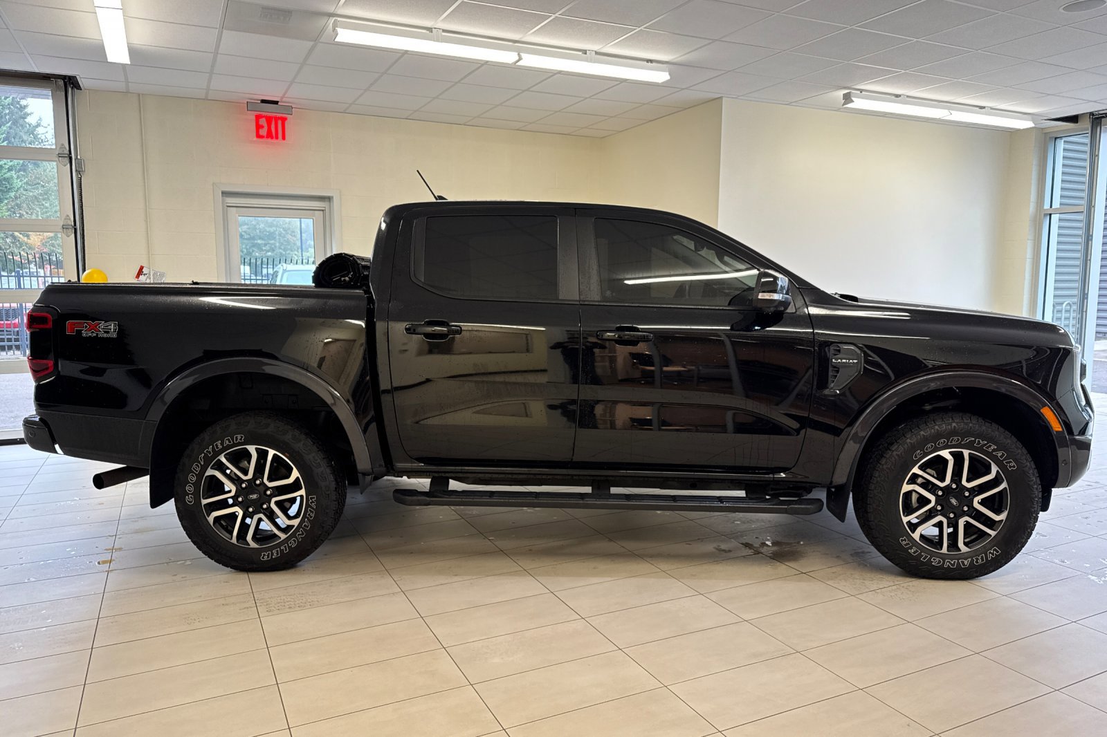 2024 Ford Ranger Lariat photo 2