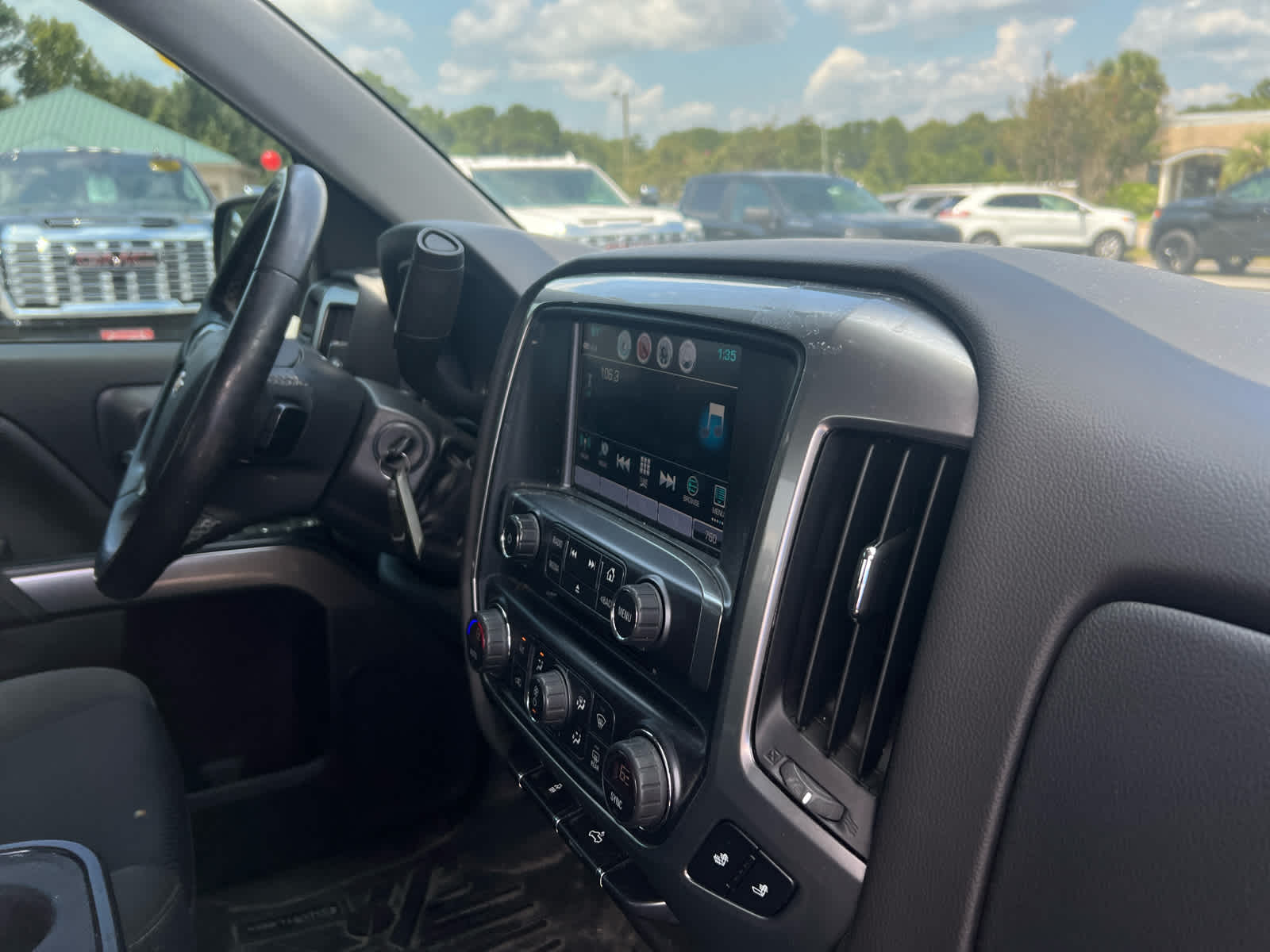 2018 Chevrolet Silverado LT photo 11