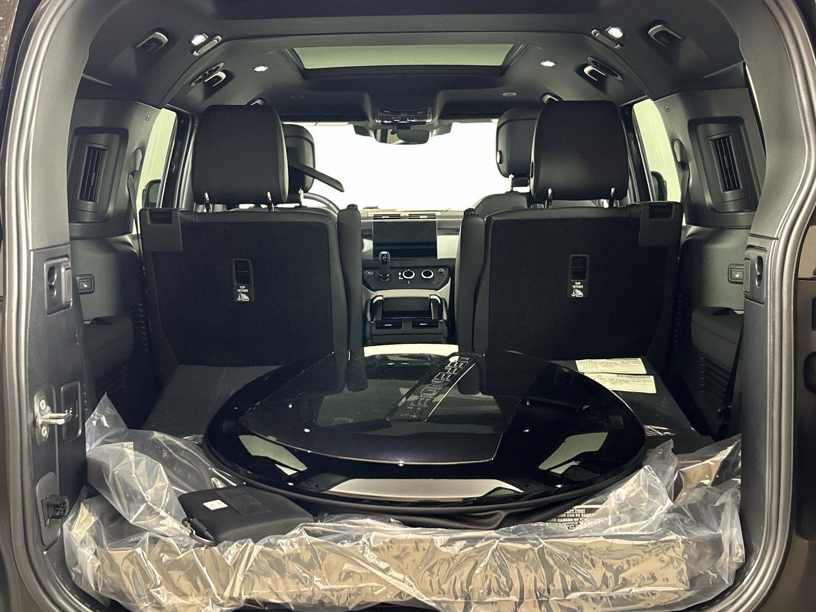 2025 Land Rover Defender 130 S photo 27