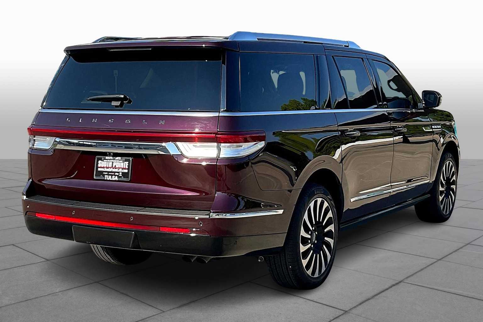 2024 Lincoln Navigator Black Label photo 11