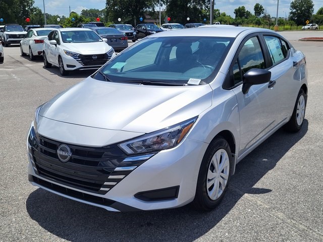 2025 Nissan Versa 1.6 S photo 6