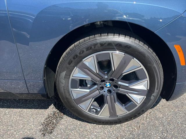 2026 Bmw iX photo 2