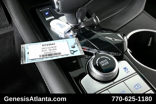 2025 Genesis G70 2.5T photo 19