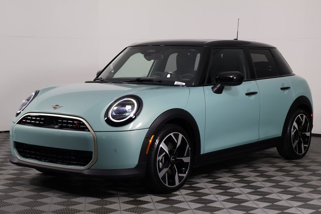 2026 MINI Hardtop 4 Door S's photo