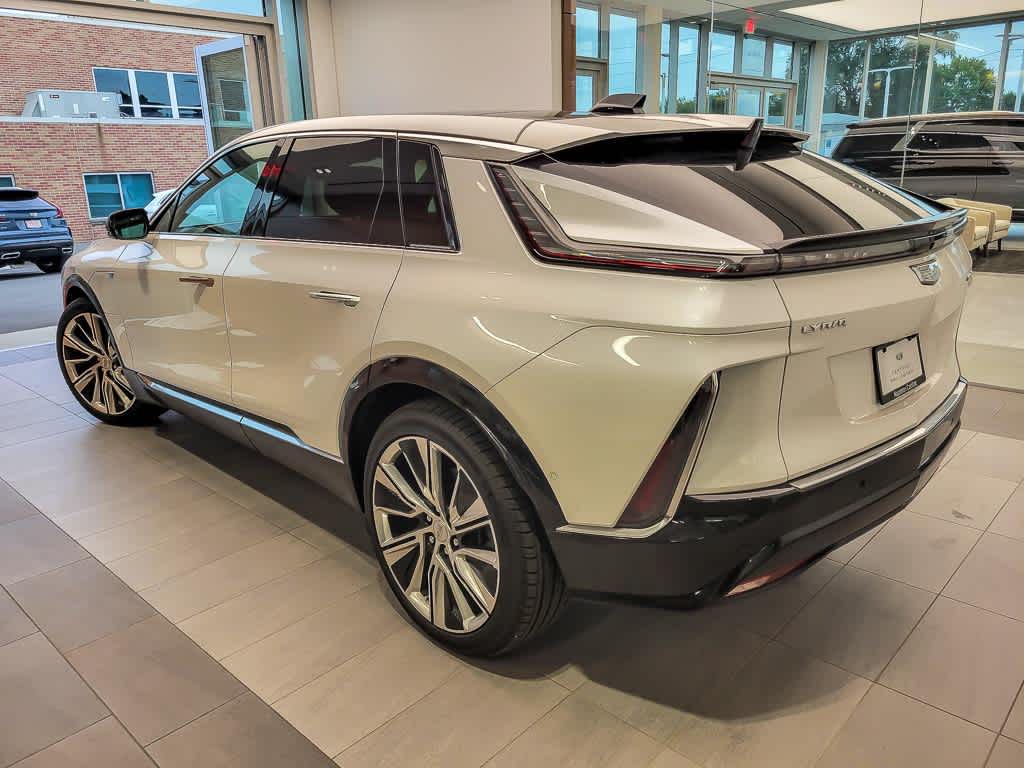 2024 Cadillac Lyriq Luxury photo 4