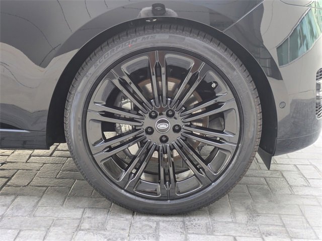 2025 Land Rover Range Rover SE photo 11