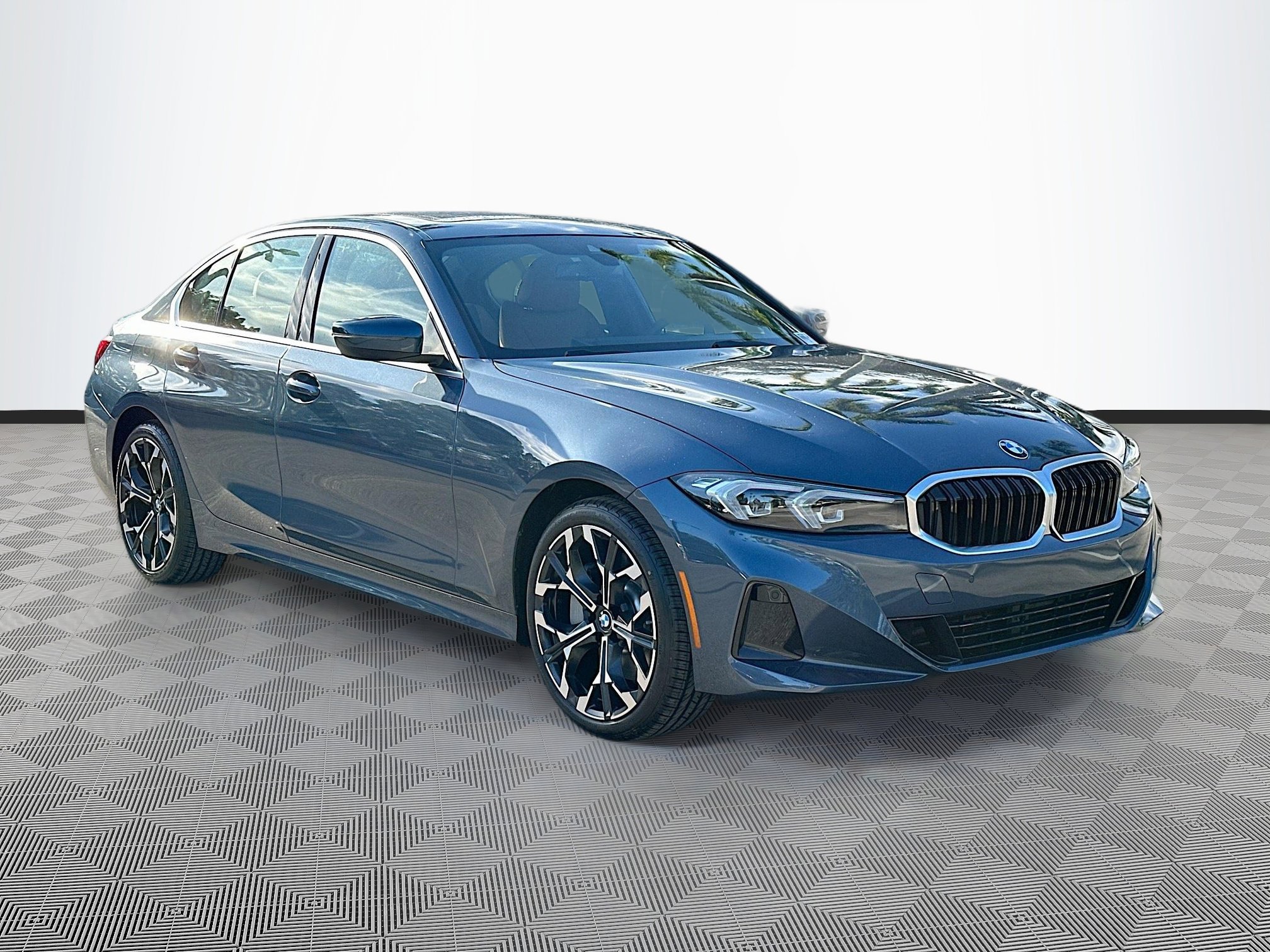 2025 BMW 3 Series 330i's photo