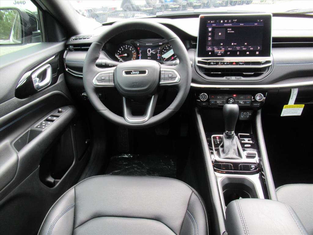 2025 Jeep Compass Limited photo 11