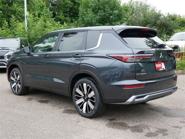 2025 Mitsubishi Outlander SE photo 2