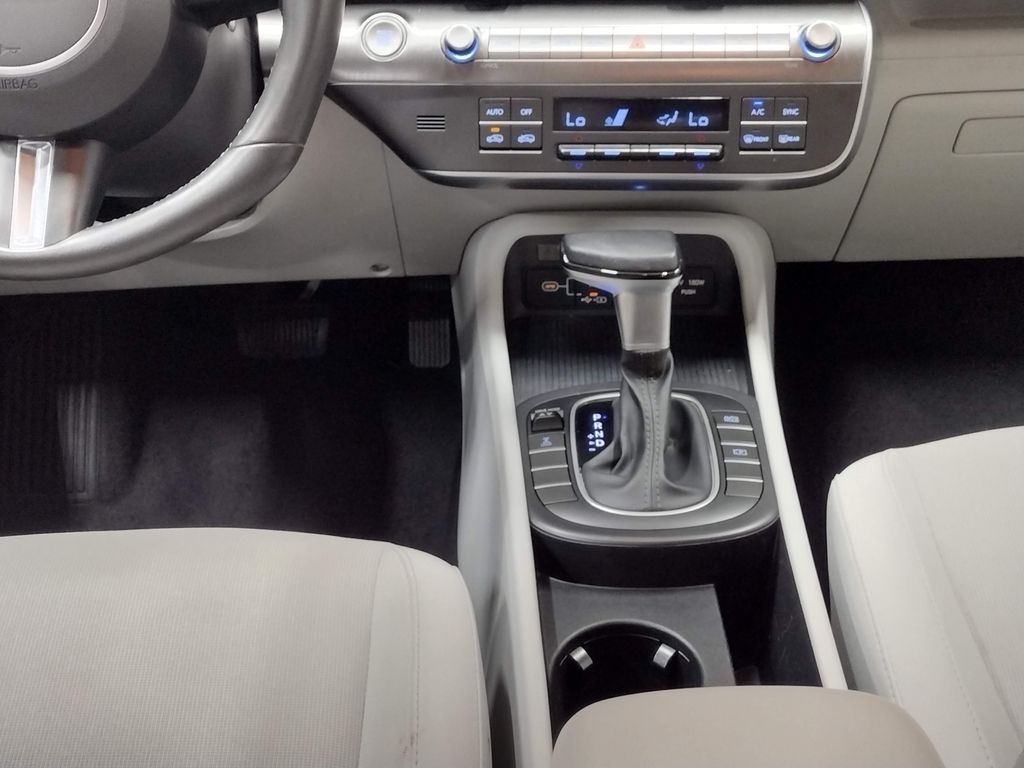 2024 Hyundai Kona SEL photo 30