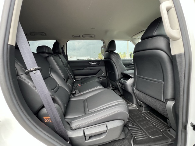 2026 Nissan Armada SV photo 6