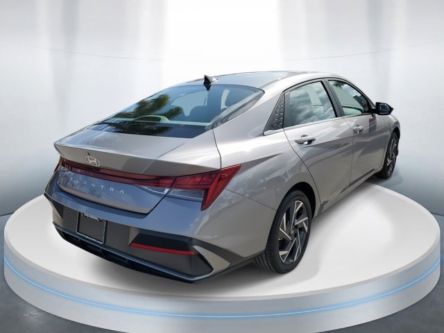 2025 Hyundai Elantra SEL Convenience photo 4