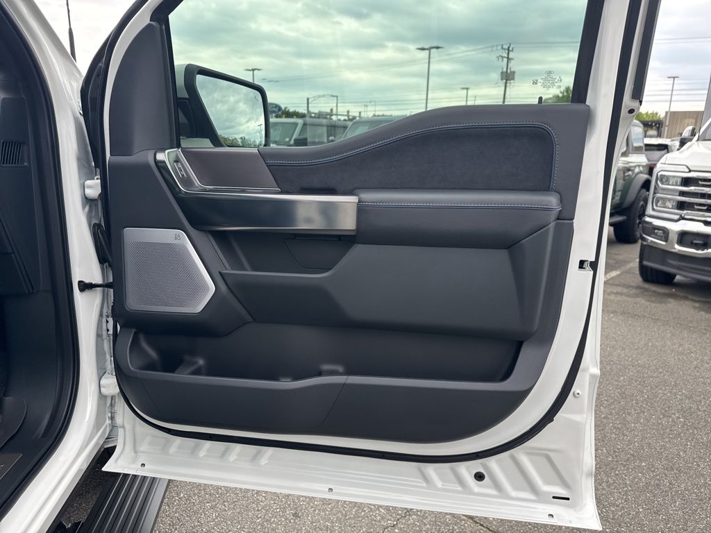 2025 Ford F-150 Platinum photo 24