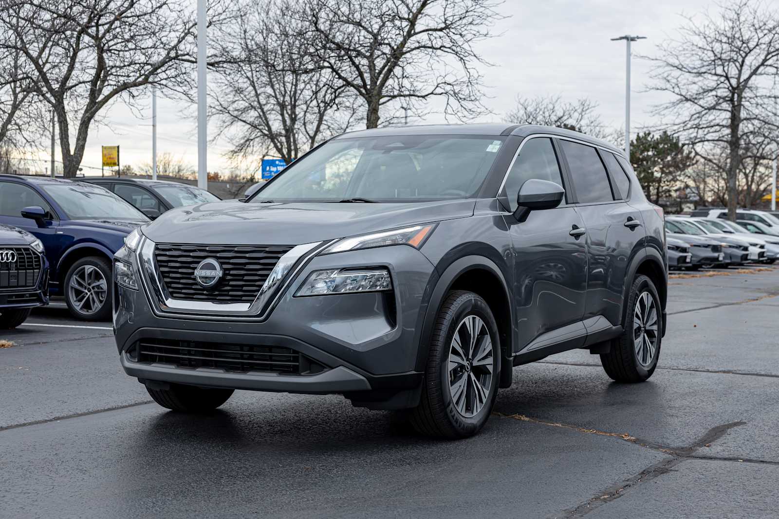 2023 Nissan Rogue SV photo 2