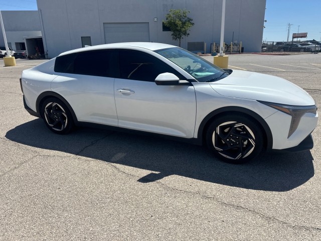 Used 2025 Snow White Pearl Kia EX image 6