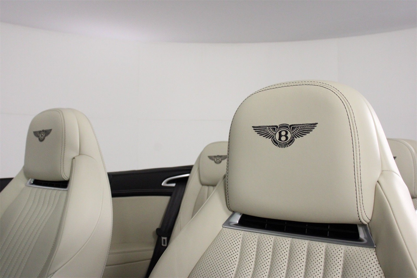 2017 Bentley Continental GT V8 photo 18
