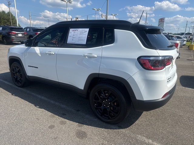 2024 Jeep Compass Latitude photo 2