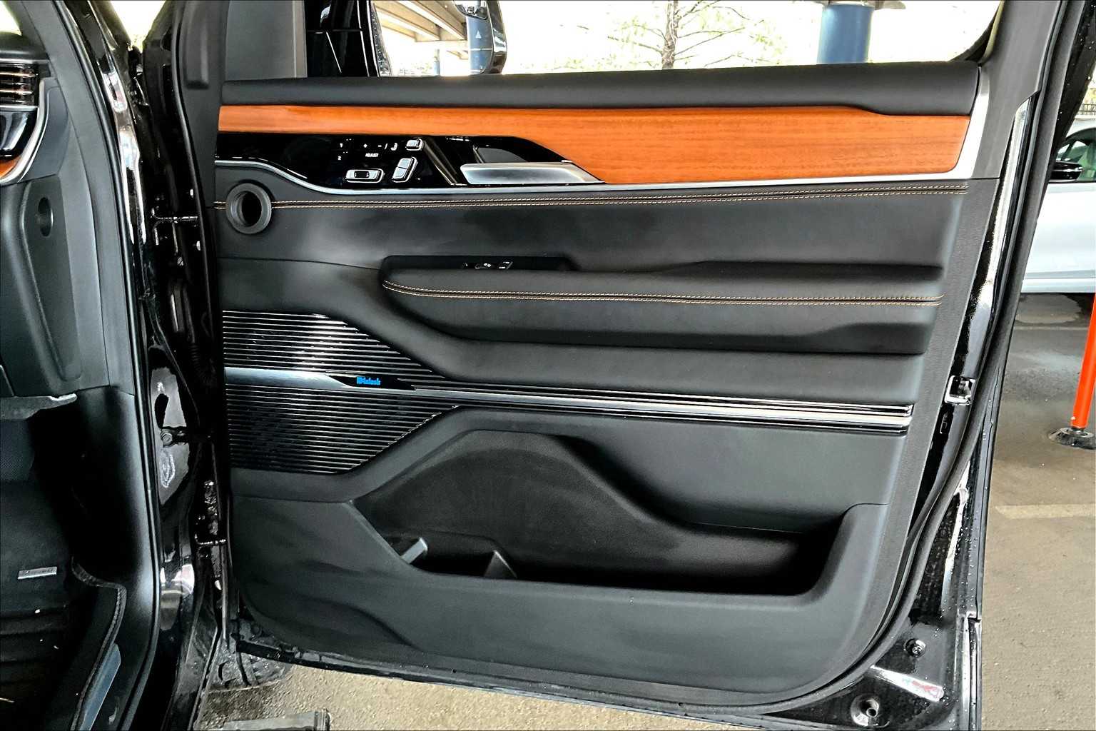 2024 Jeep Grand Wagoneer L III photo 20