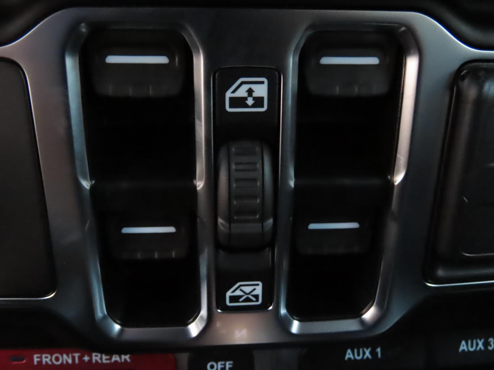 2025 Jeep Wrangler Rubicon X photo 27