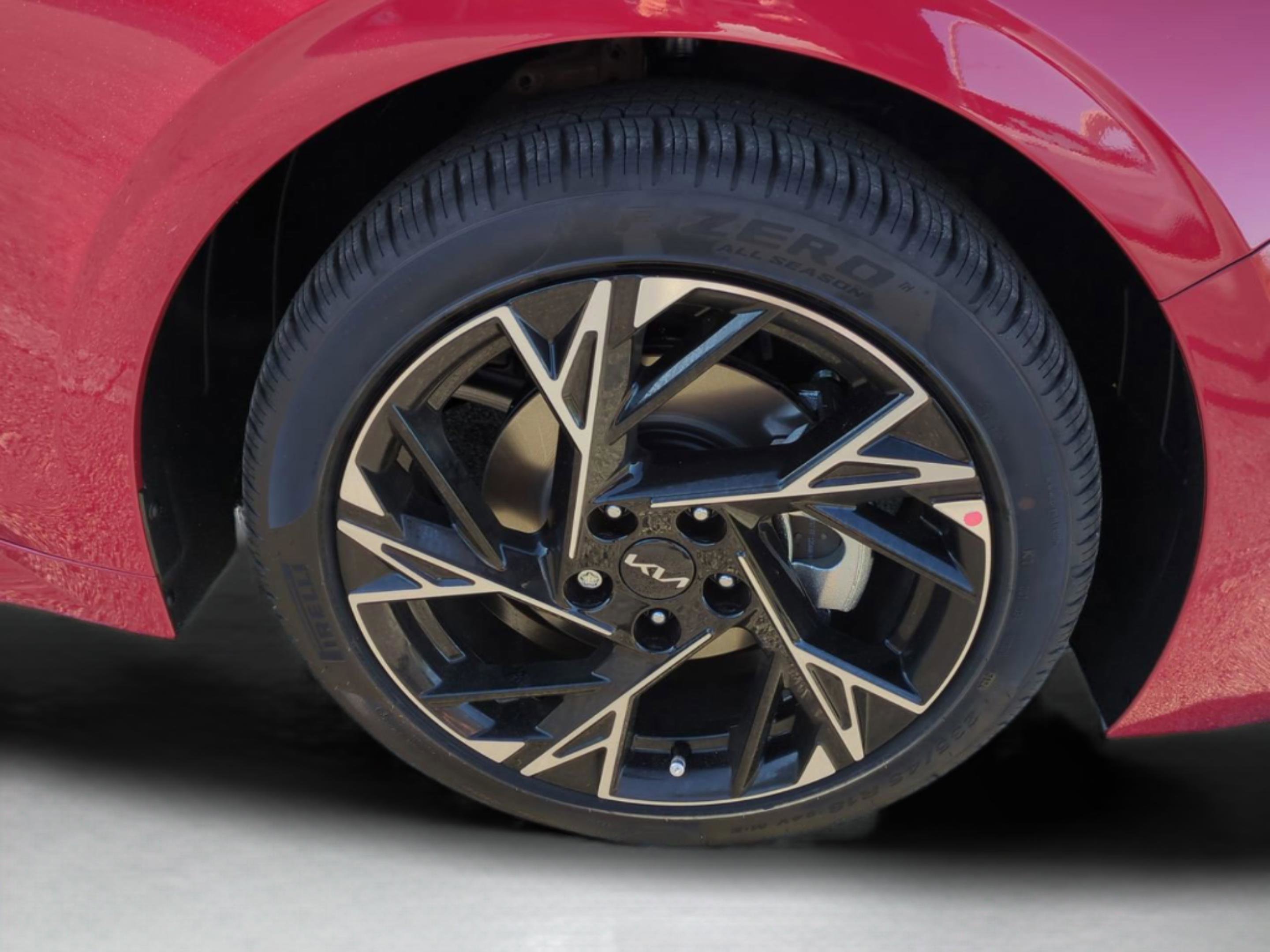 2025 Kia K5 GT-Line photo 10