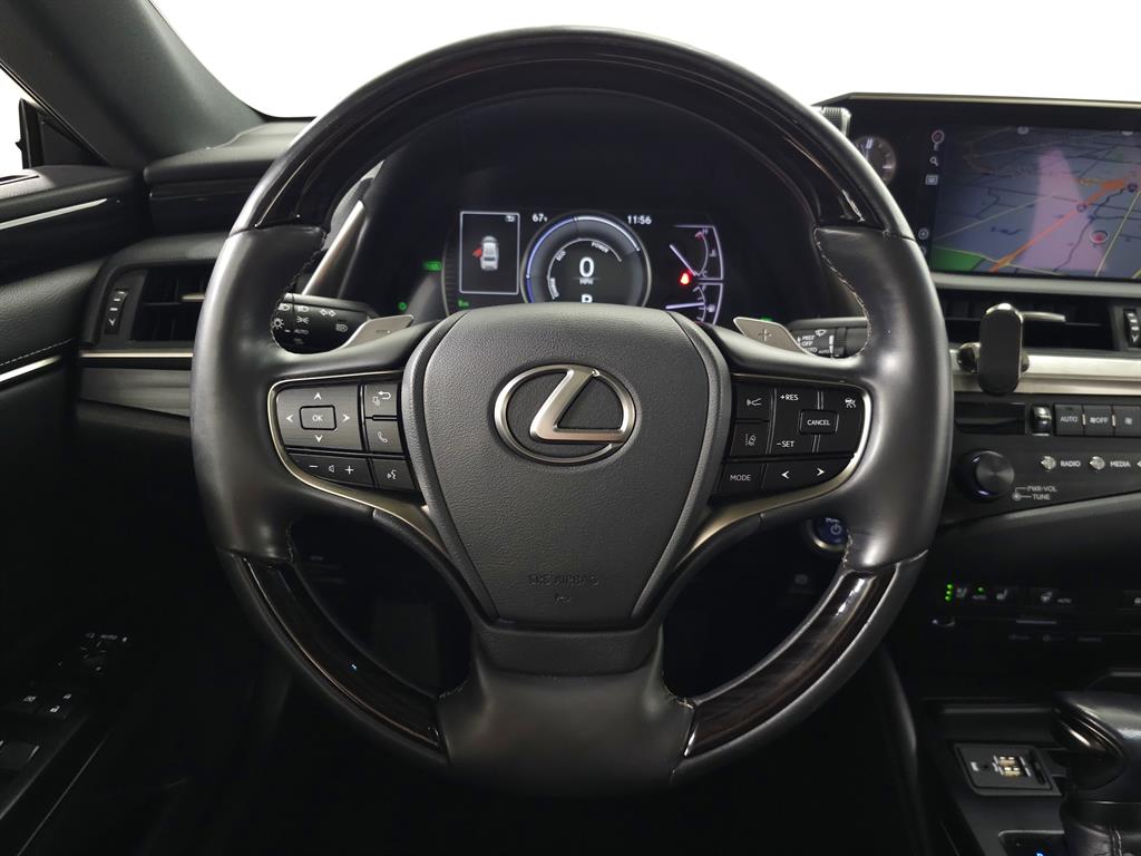 2020 Lexus ES 300h photo 17
