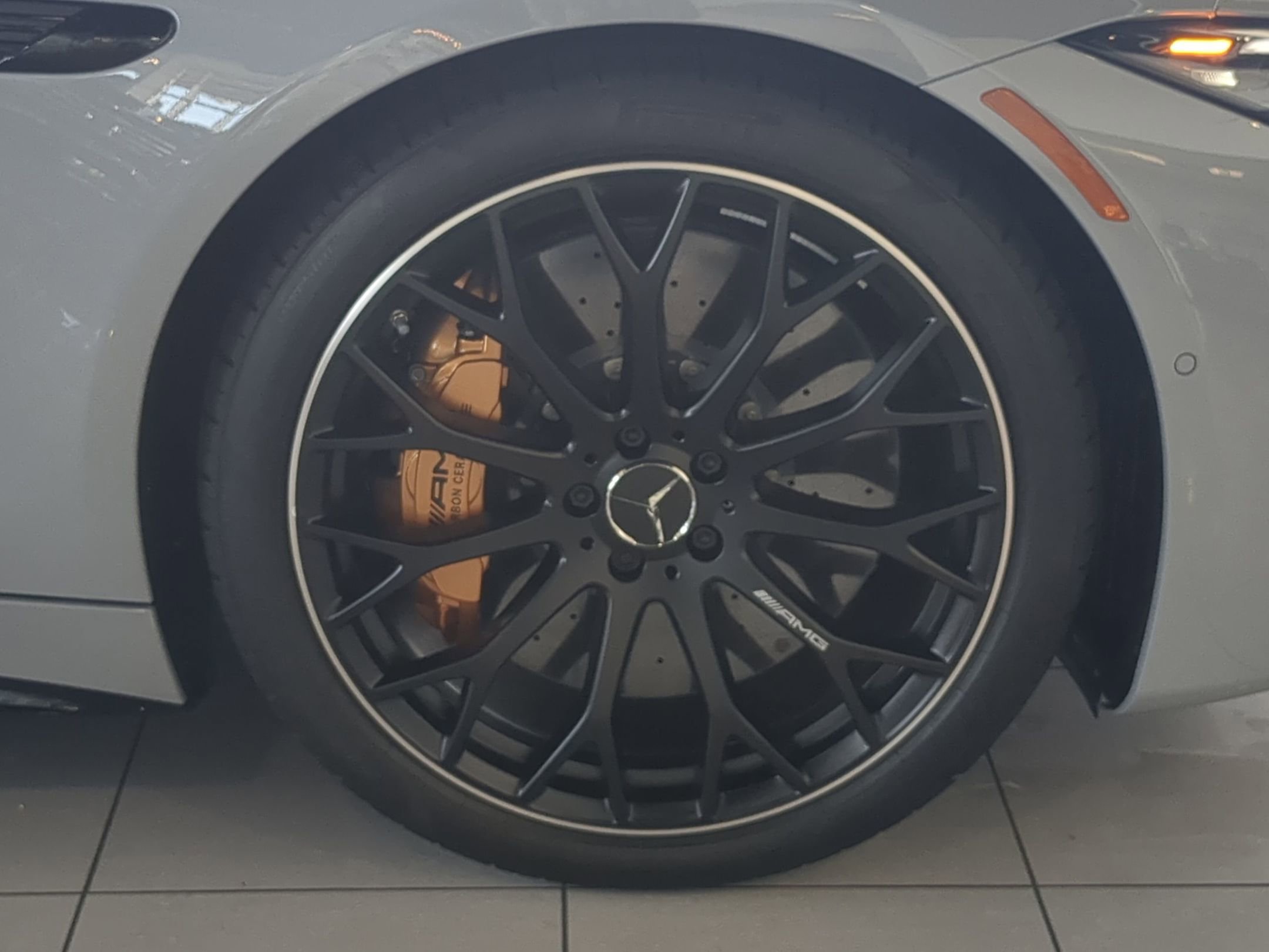 2025 Mercedes Benz SL AMG 63 photo 7
