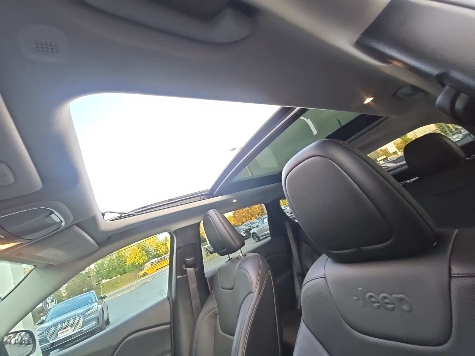 2020 Jeep Cherokee Limited photo 7