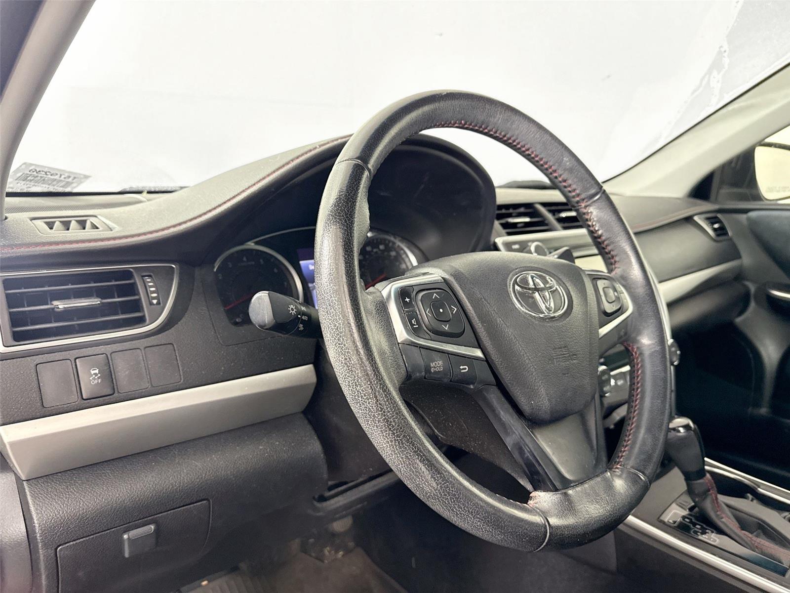 2016 Toyota Camry photo 10