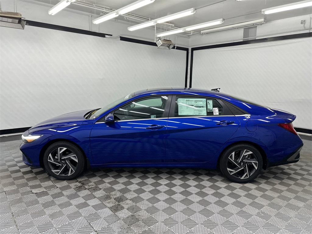 2025 Hyundai Elantra SEL Convenience photo 2