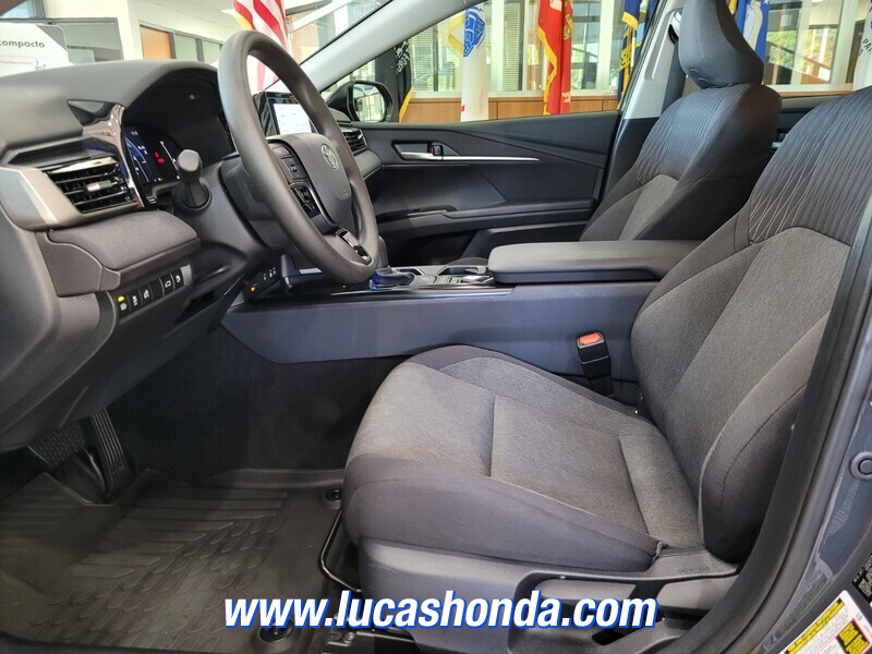 2025 Toyota Camry LE photo 5