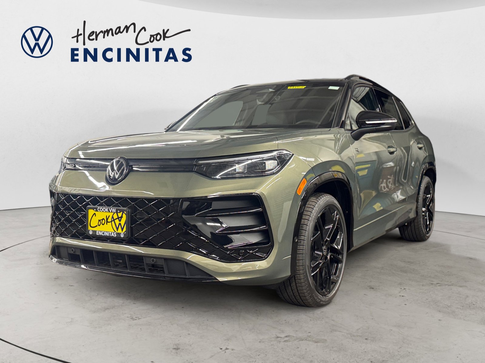 2026 Volkswagen Tiguan SE R-LINE BLACK's photo