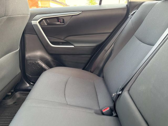 2022 Toyota RAV4 LE photo 13