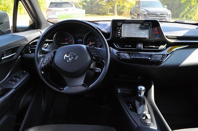 2018 Toyota C-HR XLE Premium photo 16