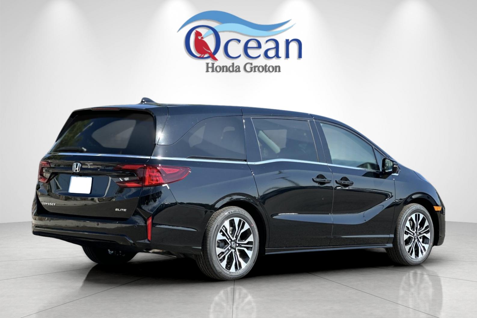 2026 Honda Odyssey Elite photo 5