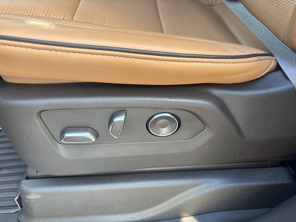 2025 Cadillac Escalade Premium Luxury photo 14