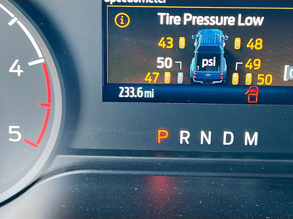 2023 Ford F-350 XLT photo 2