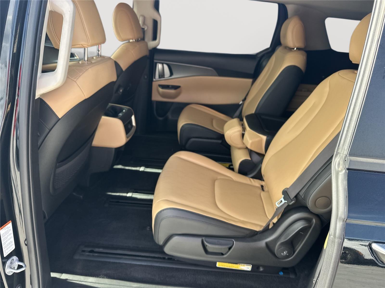 2023 Kia Carnival LX photo 18