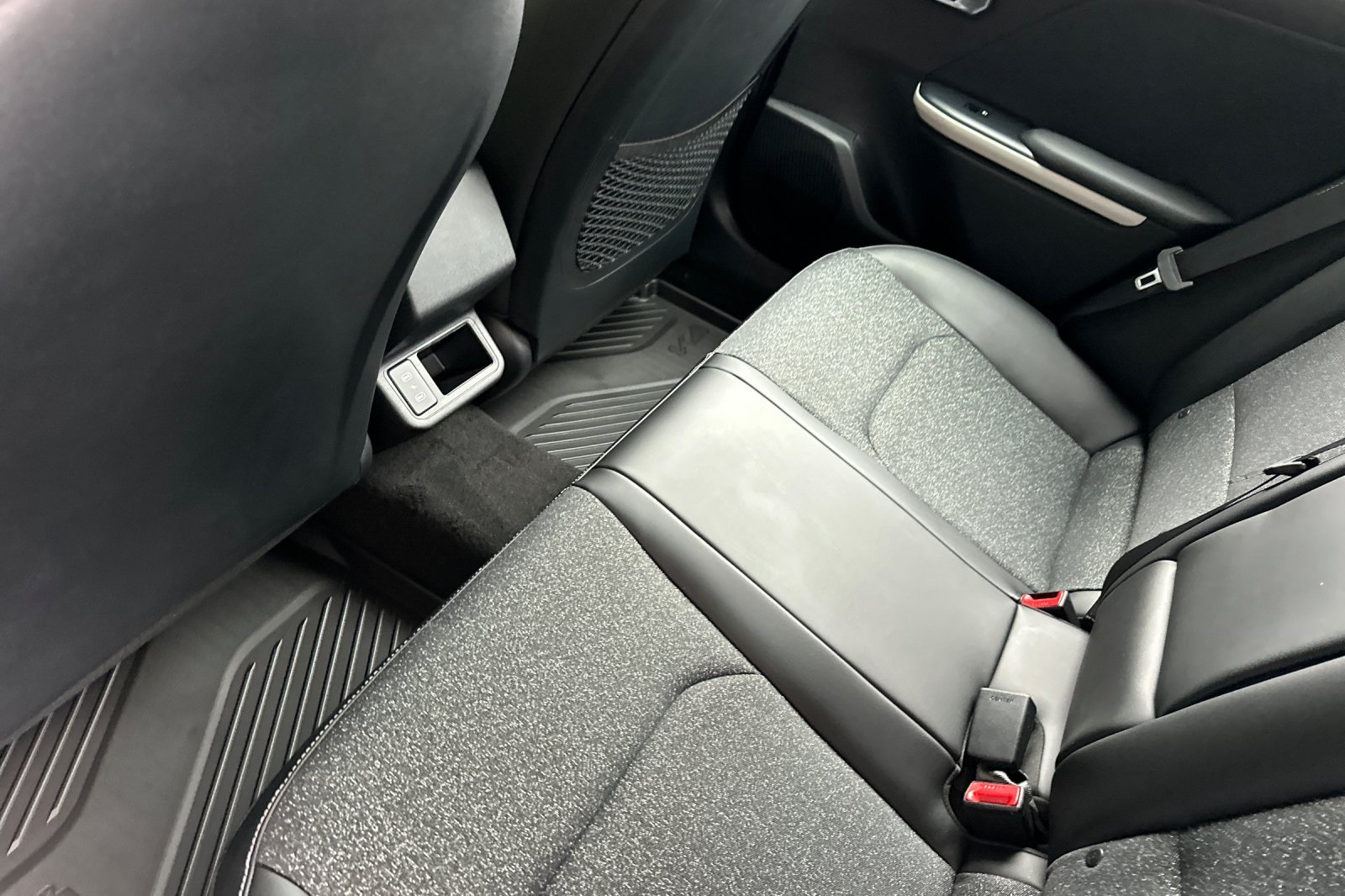 2025 Kia K4 GT-Line photo 7